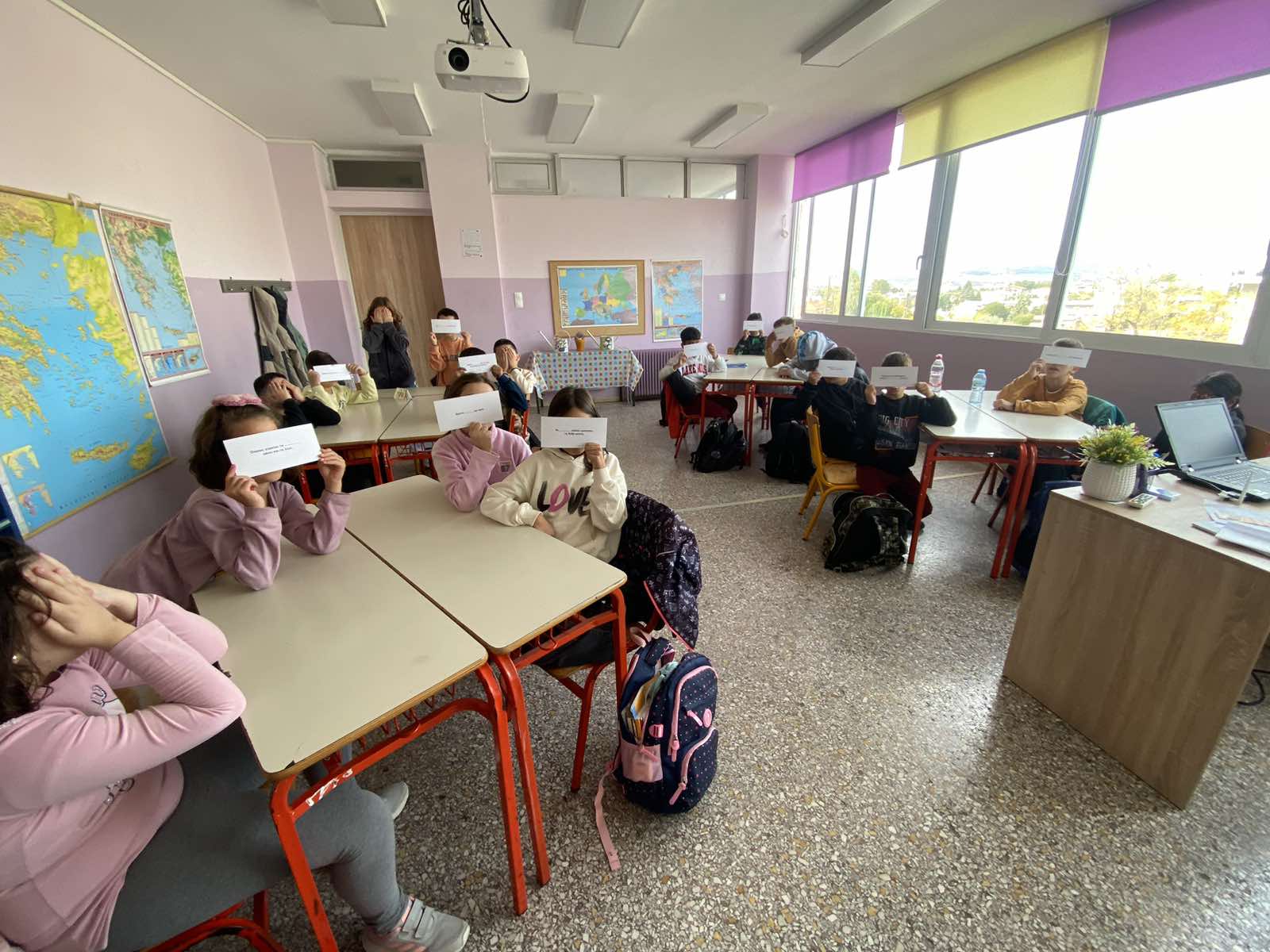 Παιδιά με κάρτες