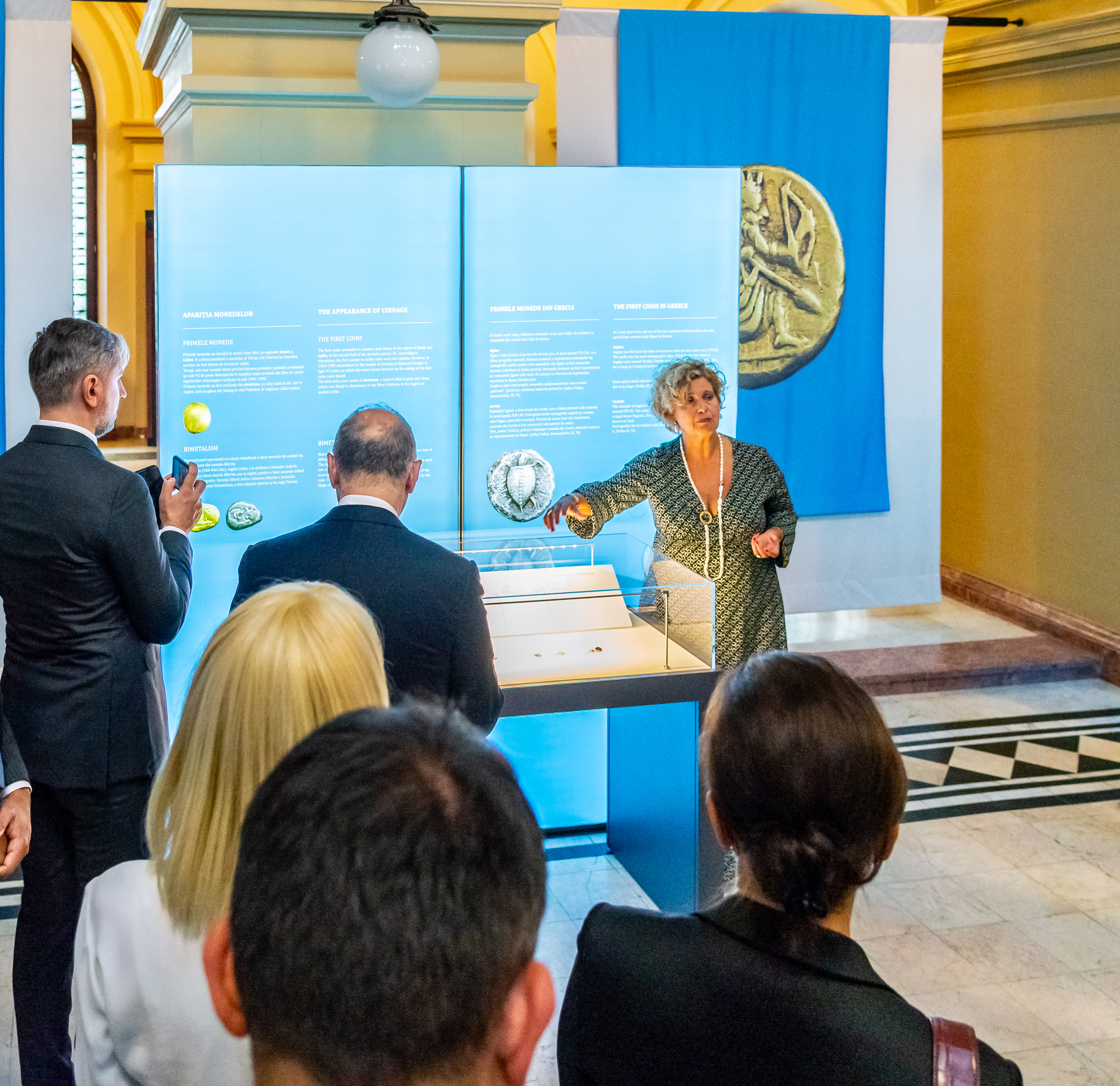 Στιγμιότυπο από τα εγκαίνια της έκθεσης 