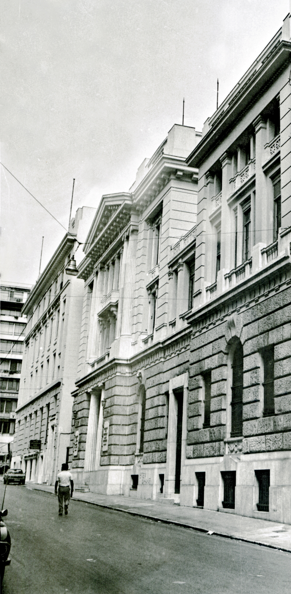 Εξωτερική άποψη κτιρίου Ιονικής Τράπεζας 