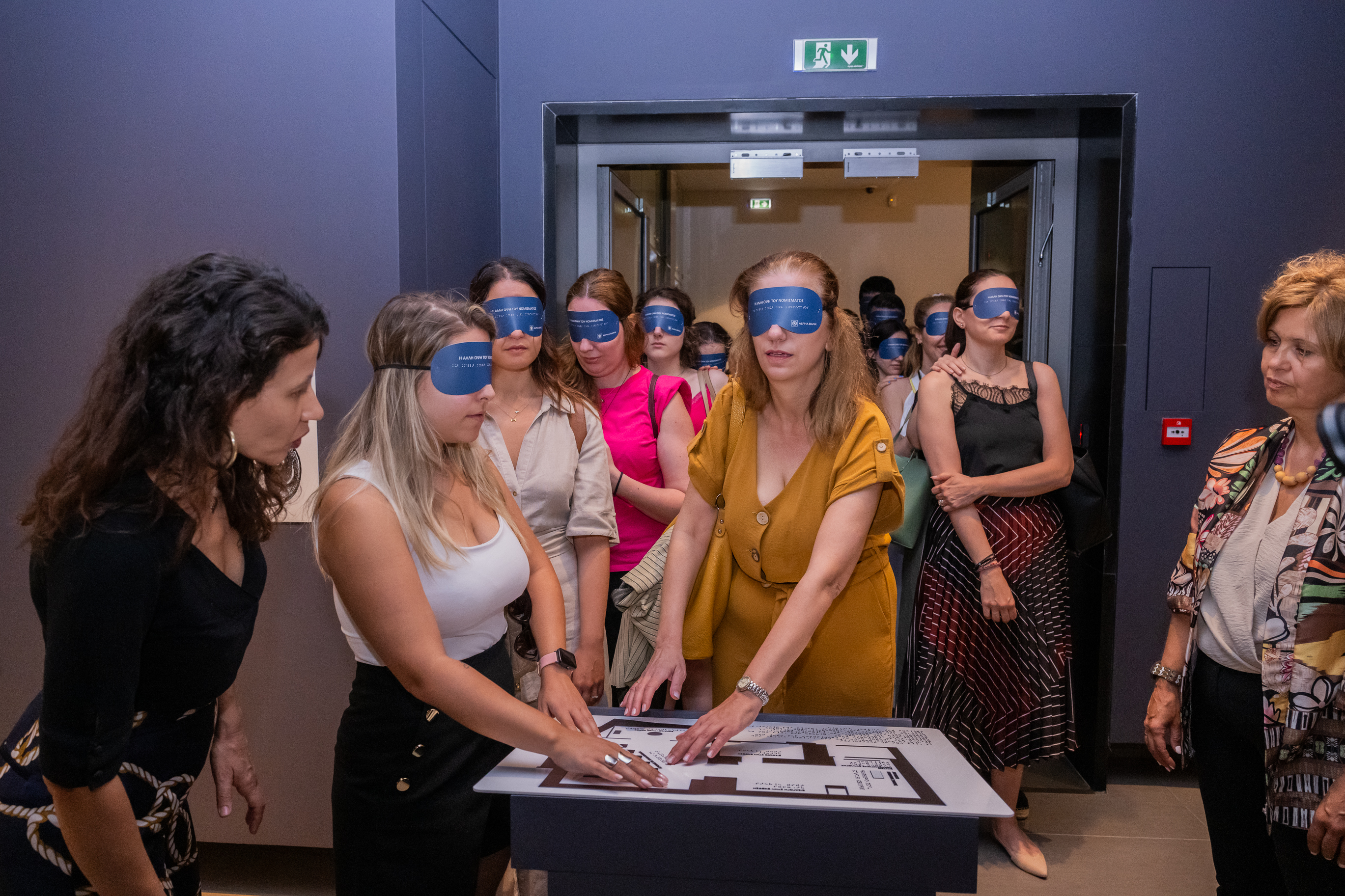 “With eyes shut” experiential guided tour 