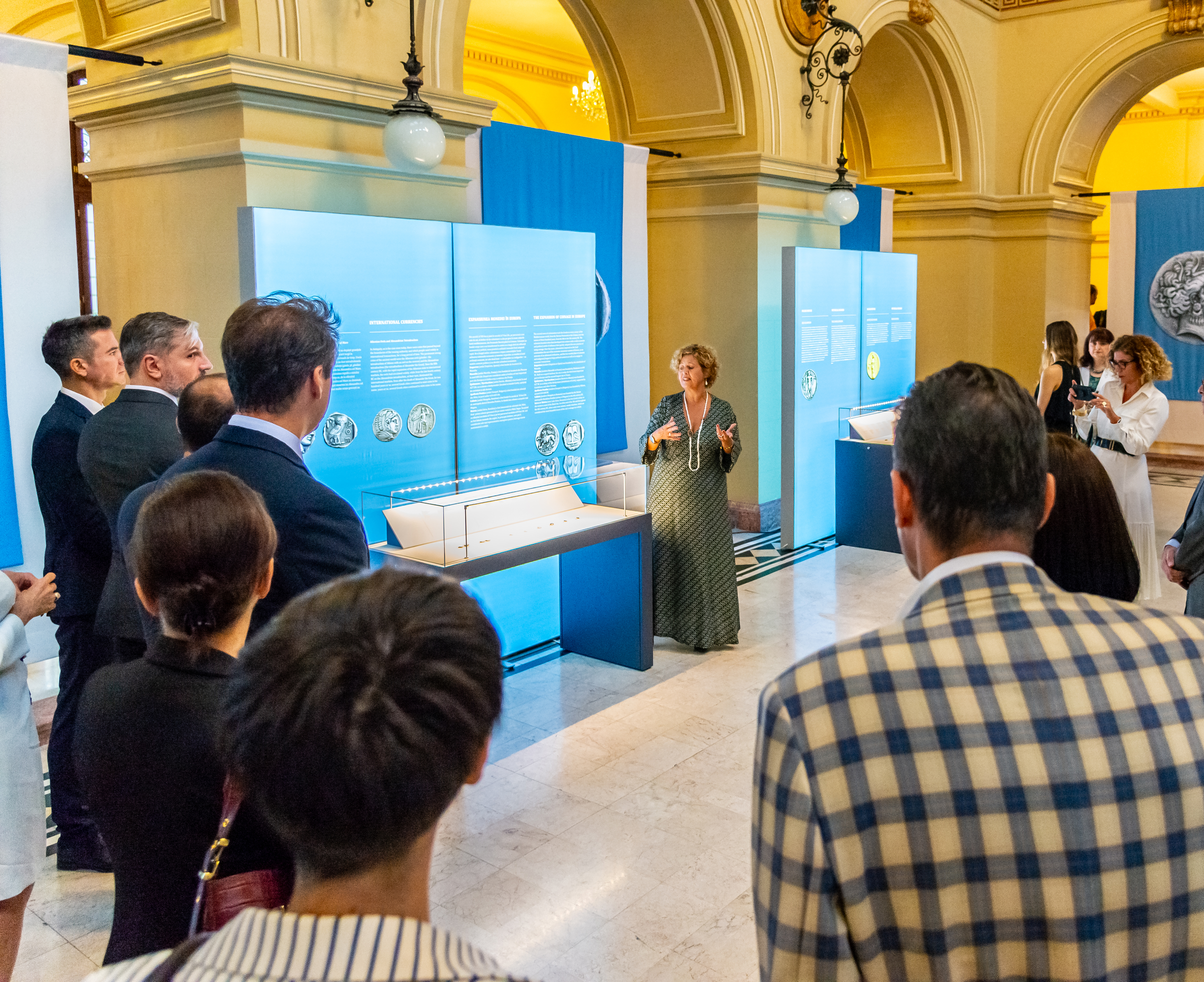 Στιγμιότυπο από τα εγκαίνια της έκθεσης 