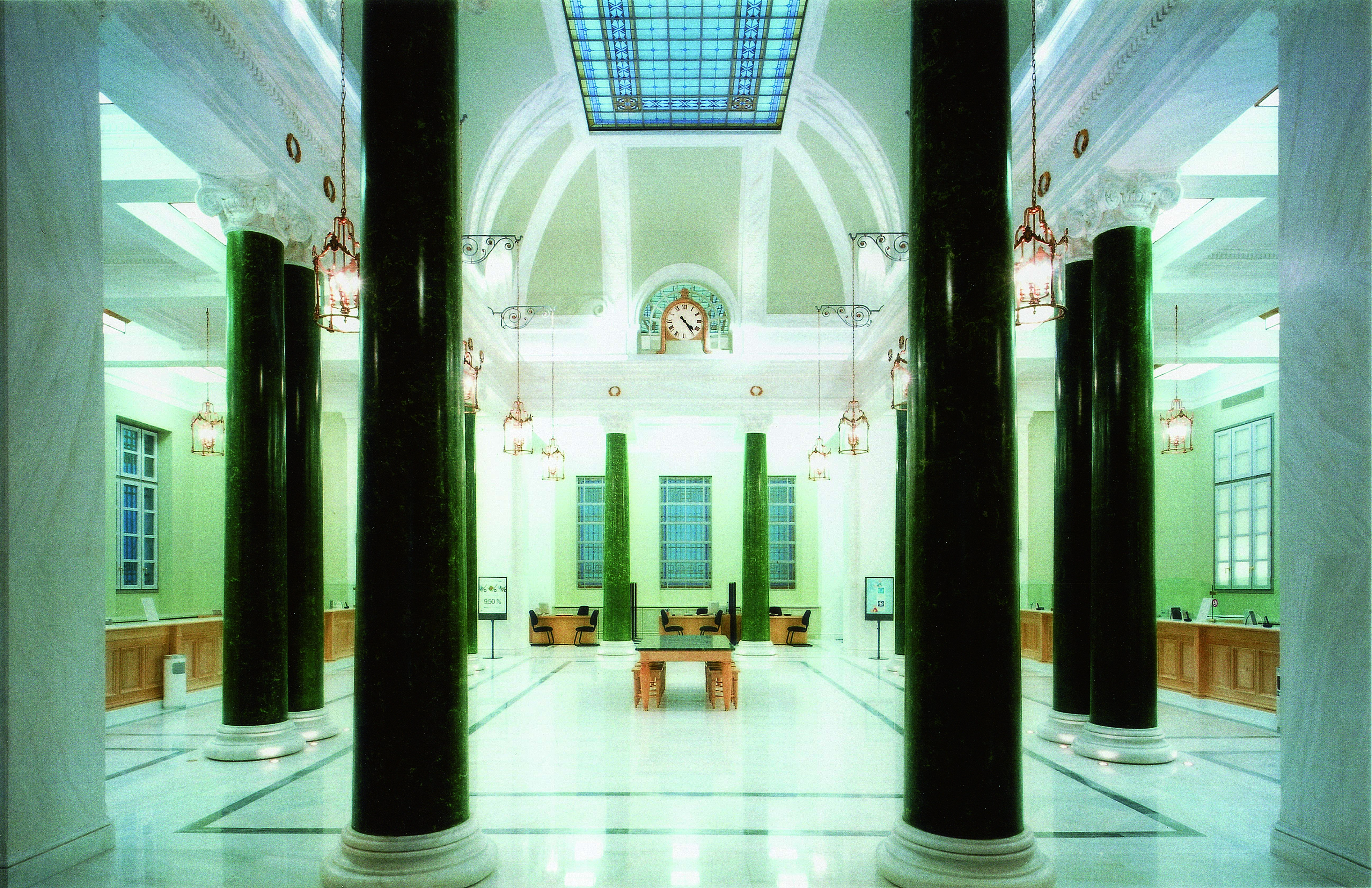 Κεντρικό κτίριο της Ιονικής Τράπεζας