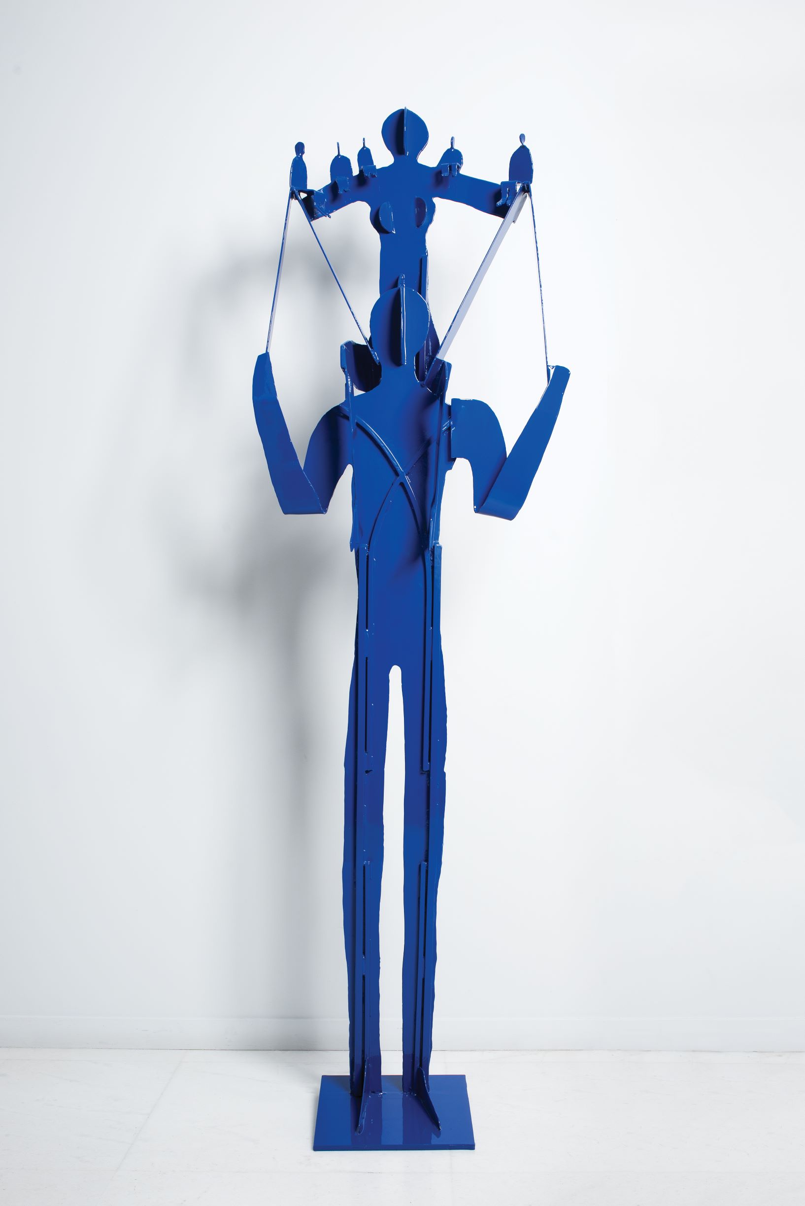 Structure of a figure holding on its shoulders a second figure that supports 5 smaller ones. Mock-up for the Blue Sculpture
