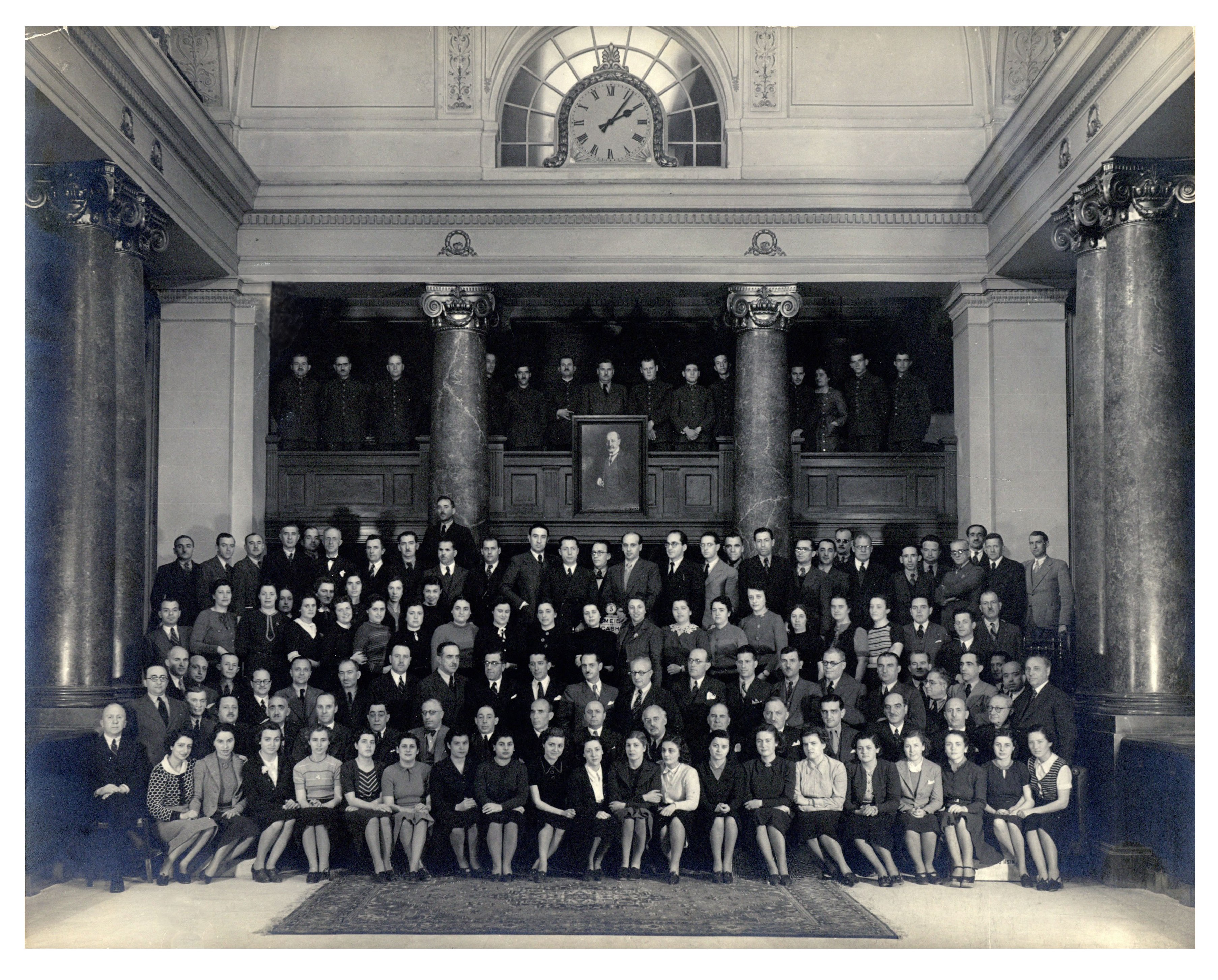 Αίθουσα συναλλαγών κεντρικού κτιρίου Ιονικής Τράπεζας, 1939 