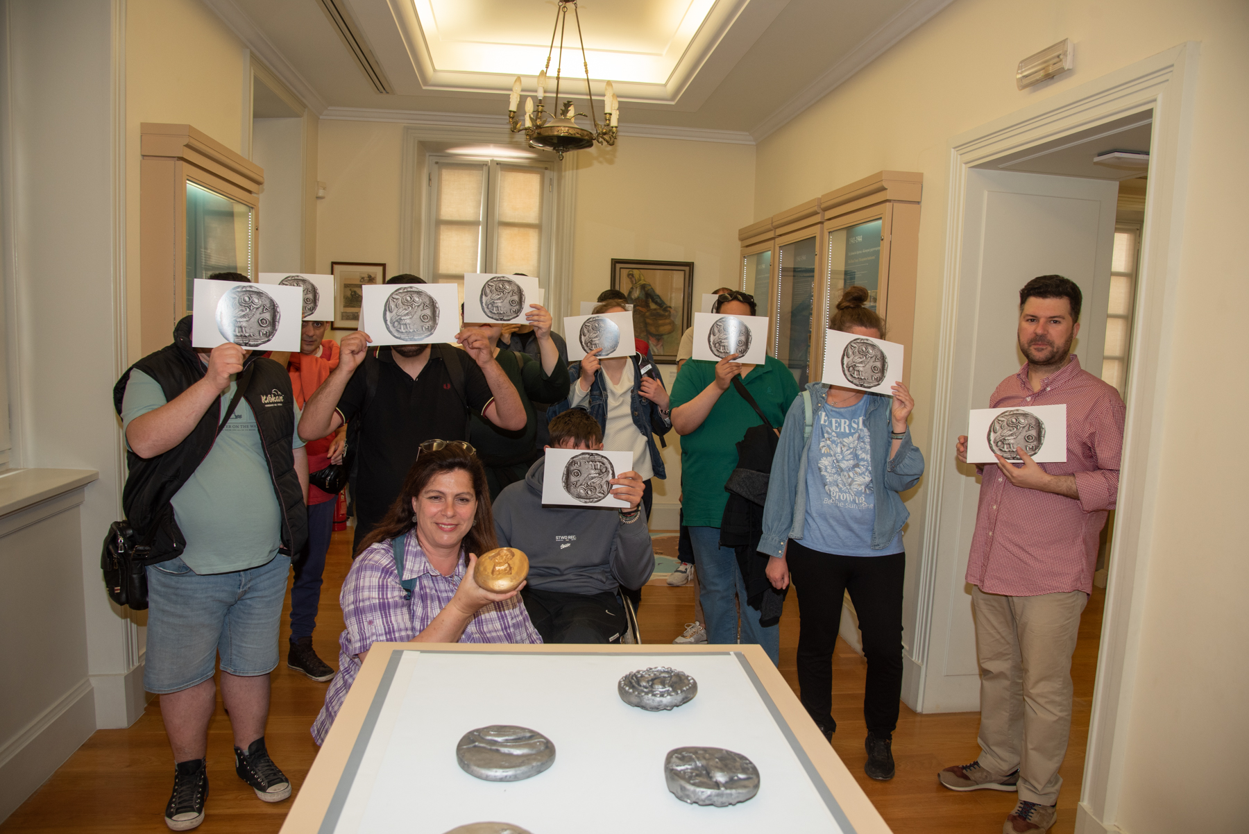 Στιγμιότυπο από απτική ξενάγηση στο Μουσείο Χαρτονομισμάτων