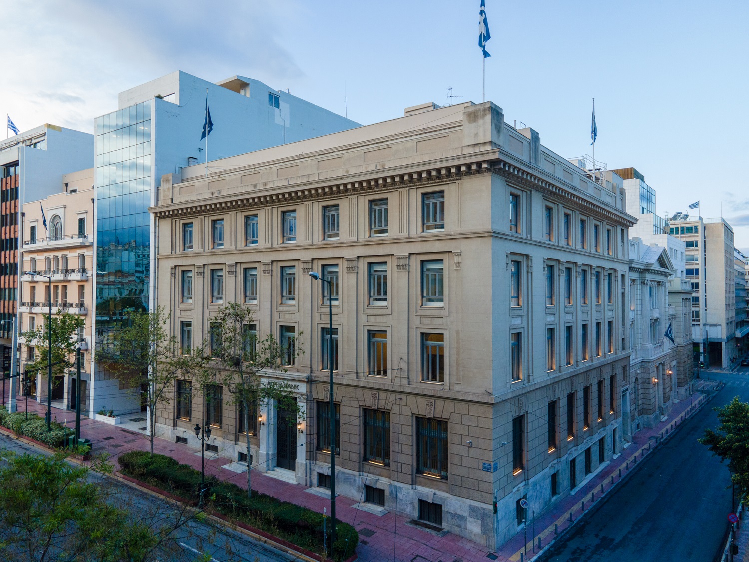 Εξωτερική όψη κτιρίου Λαϊκής Τράπεζας